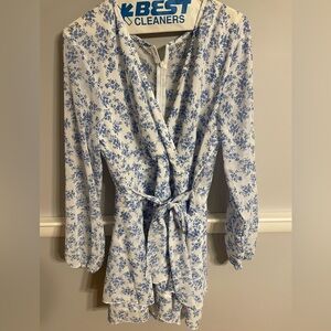 Blue/white floral dress, size Large, lightly lined, never worn! Zipper up back.